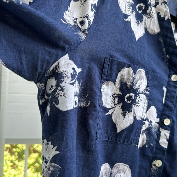 Chicos size 1 navy floral blouse with roll up sleeves, 100% cotton - Picture 5 of 10